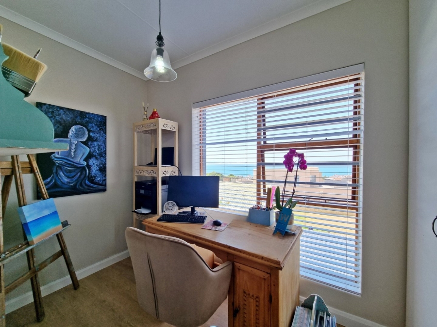 4 Bedroom Property for Sale in Wavecrest Eastern Cape